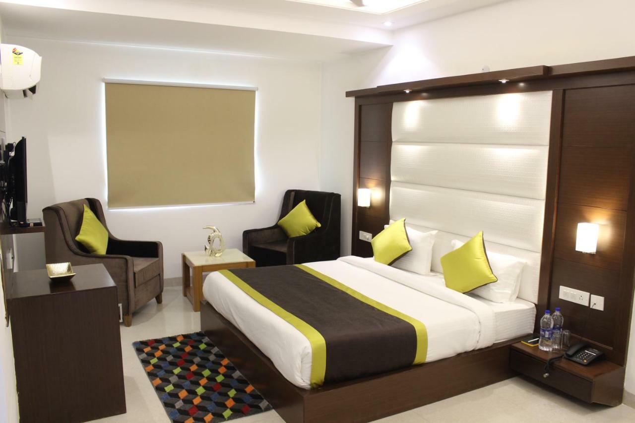 Hotel Star By Star Group- Near Delhi Airport Nova Deli Exterior foto
