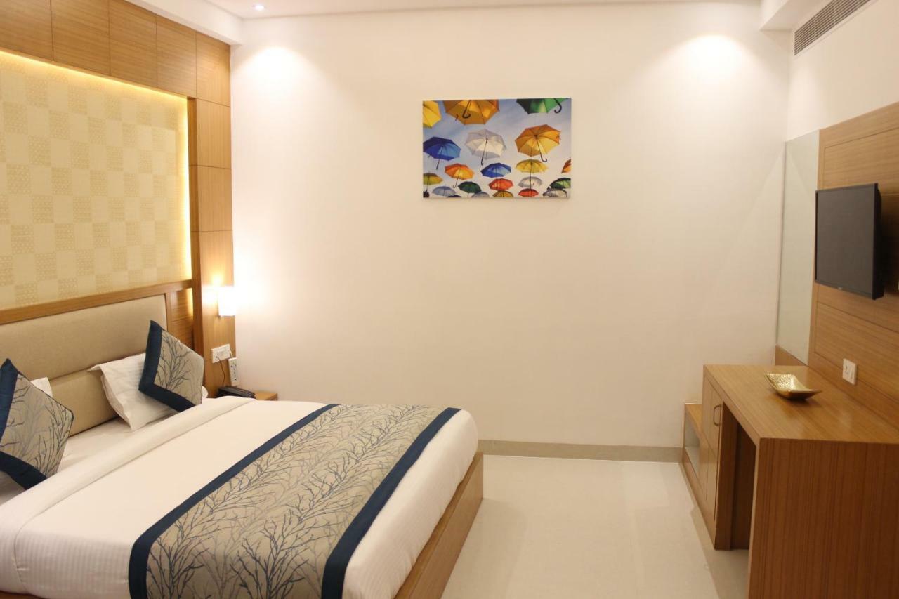 Hotel Star By Star Group- Near Delhi Airport Nova Deli Exterior foto